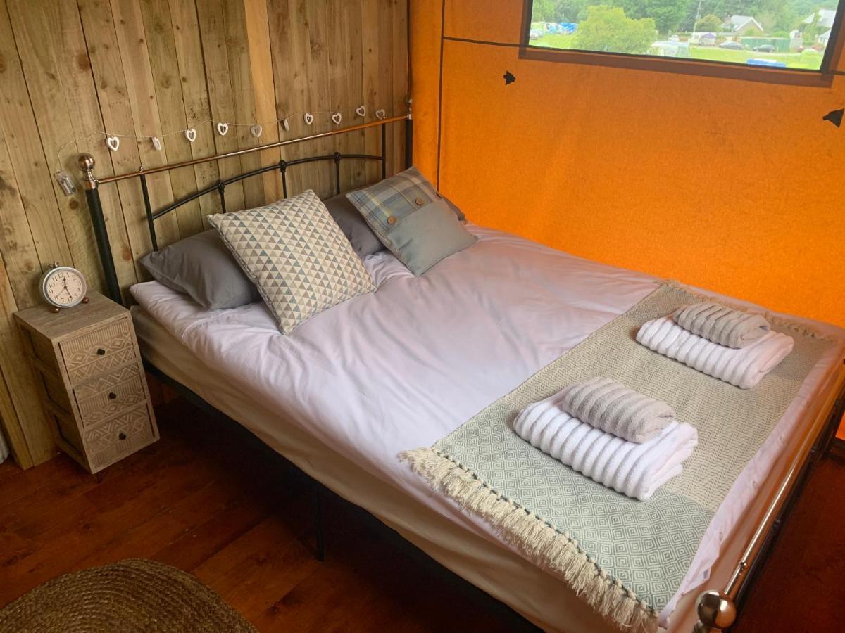 Mountain View Safari Tent With Hot Tub In The Heart Of Snowdonia ดอลเกซเซย์ ภายนอก รูปภาพ