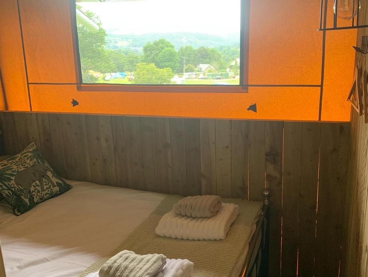 Mountain View Safari Tent With Hot Tub In The Heart Of Snowdonia ดอลเกซเซย์ ภายนอก รูปภาพ